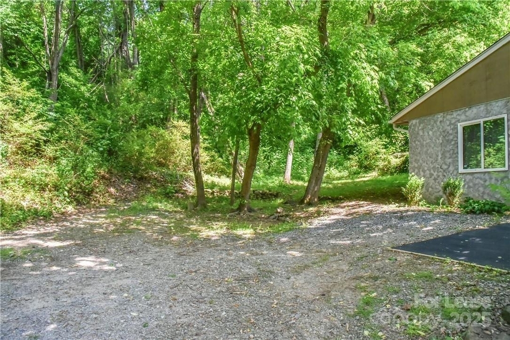 543 College Street - Photo 2