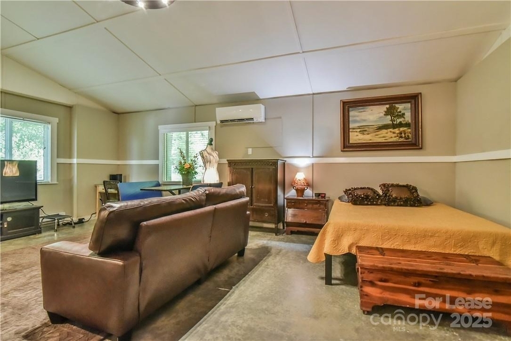 543 College Street - Photo 6
