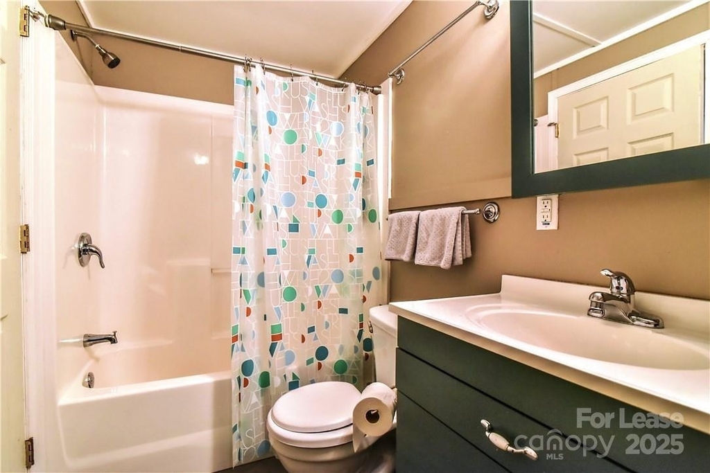 543 College Street - Photo 14