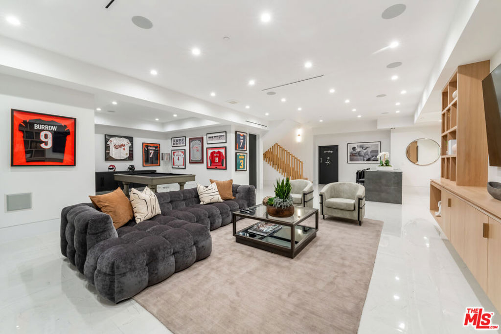 17228 Otsego Street - Photo 27