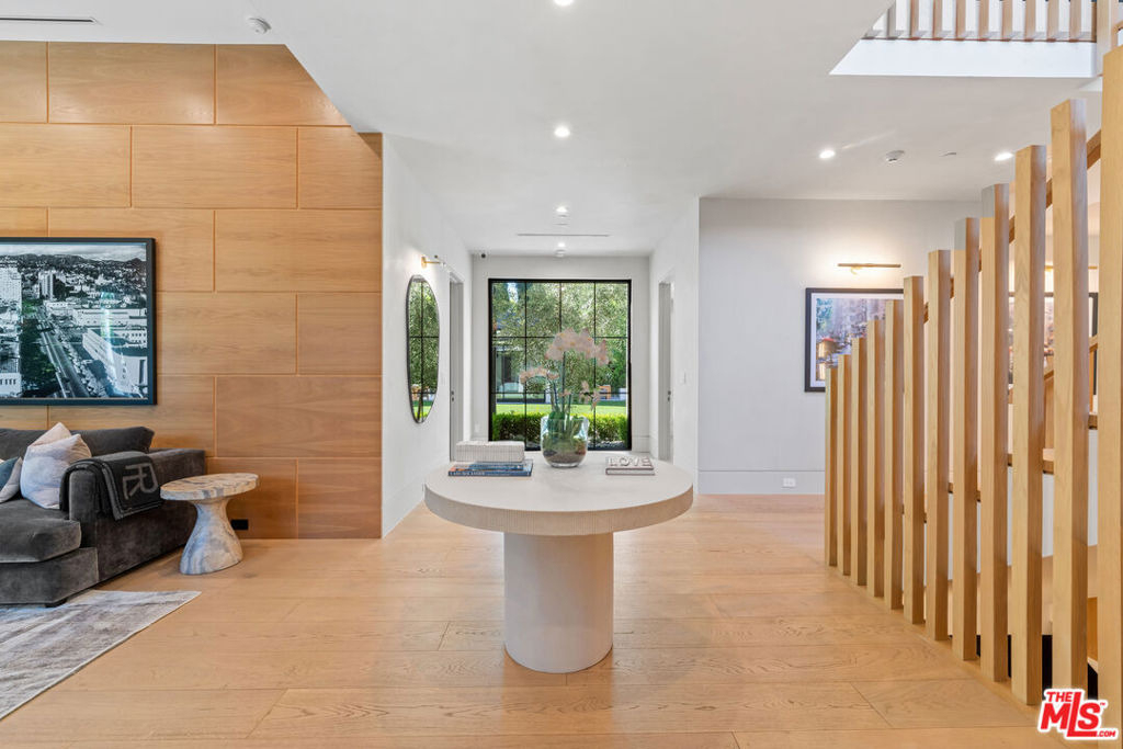 17228 Otsego Street - Photo 4