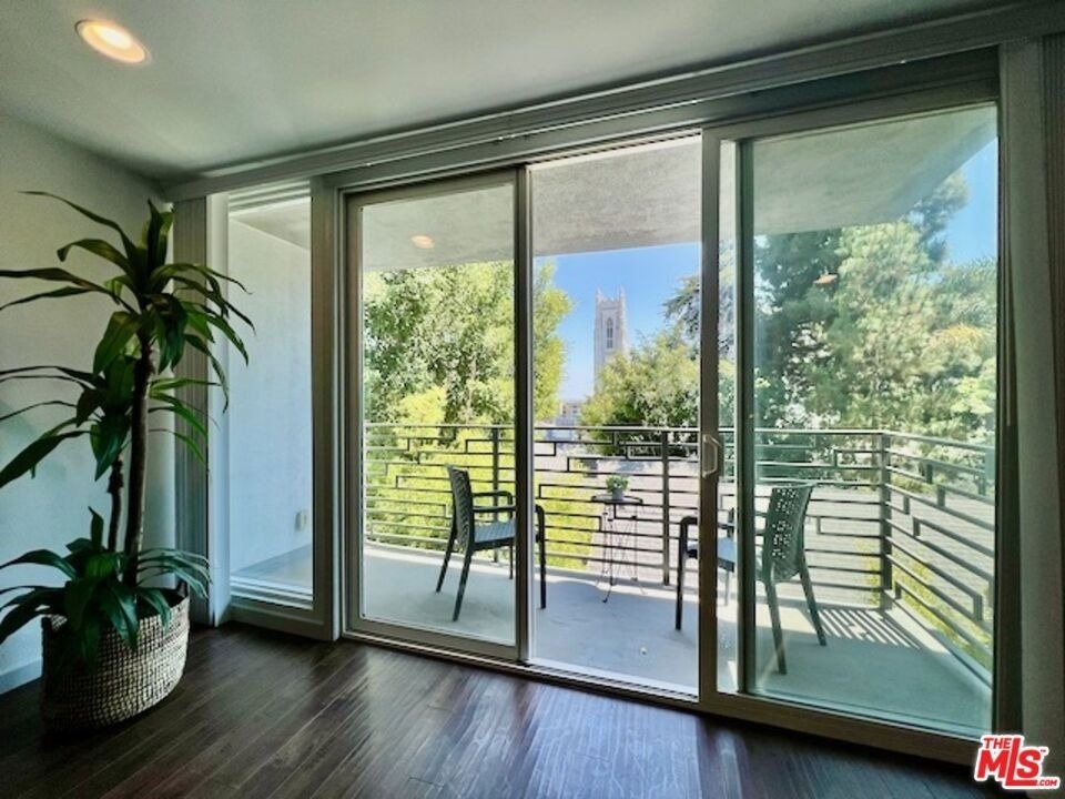 1920 Hillcrest Road - Photo 3