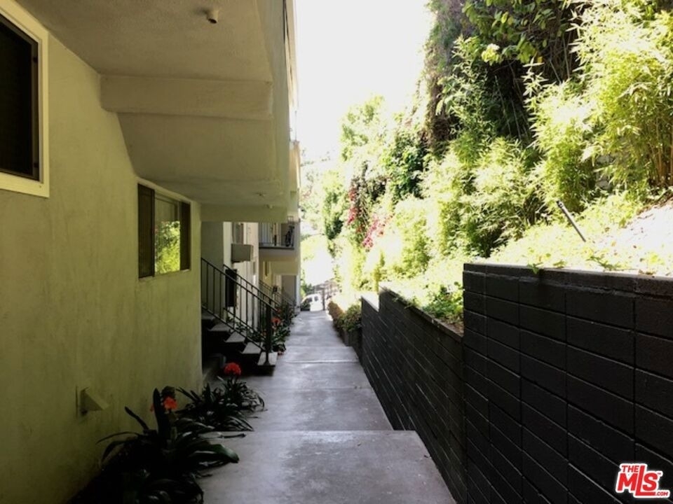 1920 Hillcrest Road - Photo 15