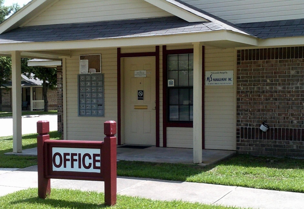 101 Seniors Avenue - Photo 1