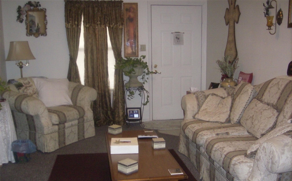 101 Seniors Avenue - Photo 8