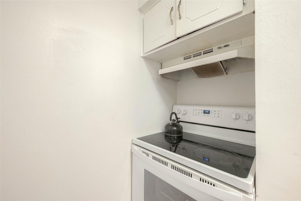 2201 Fountain View Drive - Photo 17