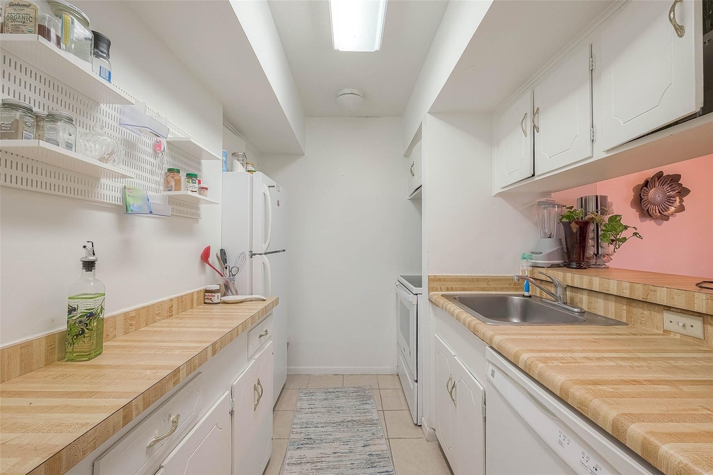 2201 Fountain View Drive - Photo 15