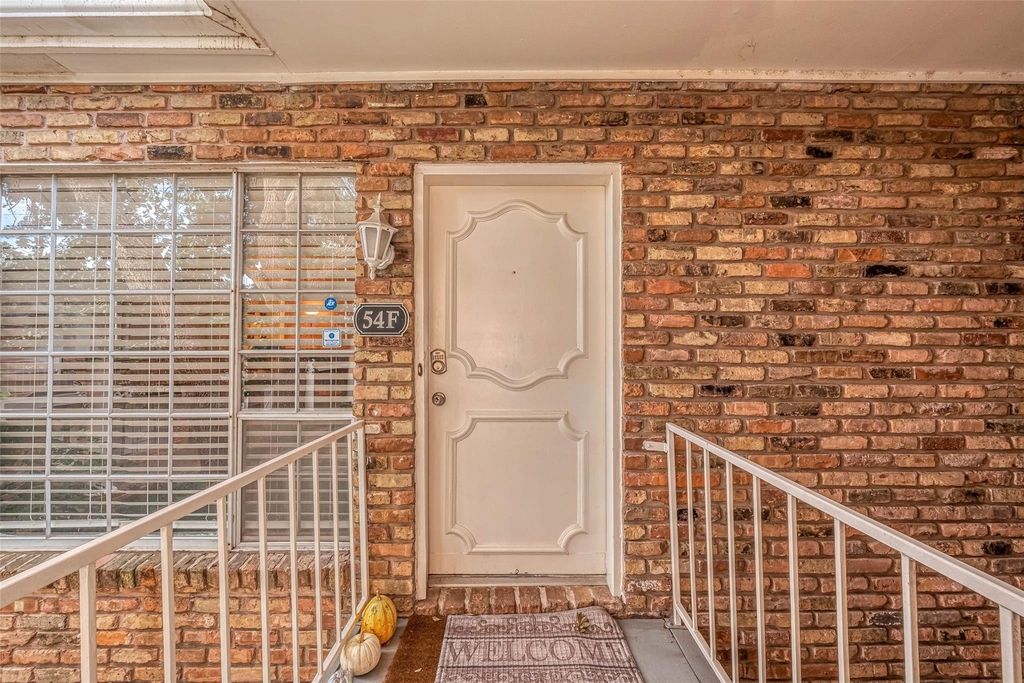 2201 Fountain View Drive - Photo 5