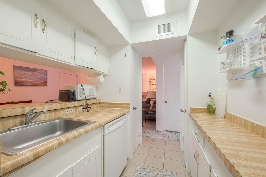 2201 Fountain View Drive - Photo 18
