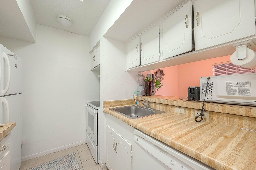 2201 Fountain View Drive - Photo 16