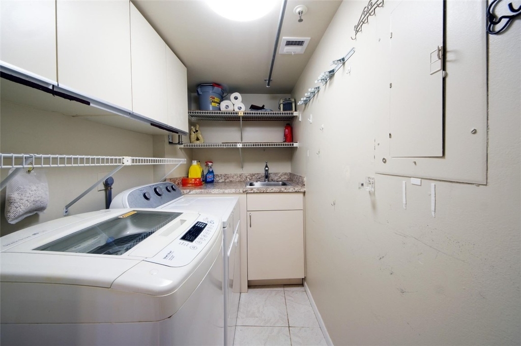 2480 Presidential Way - Photo 30