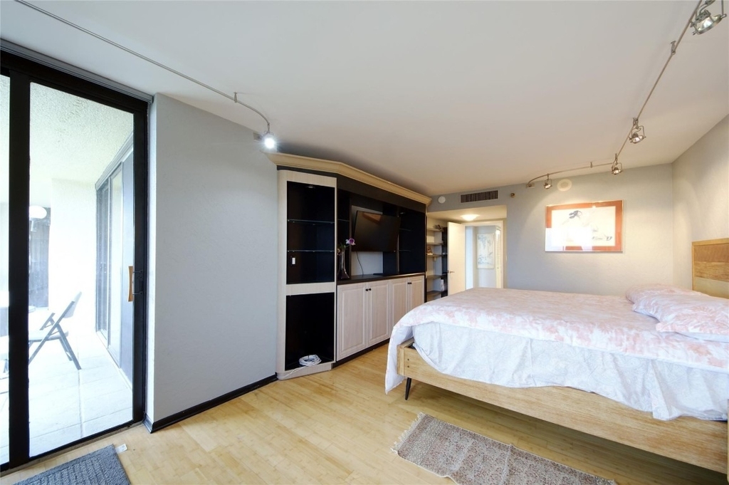 2480 Presidential Way - Photo 27