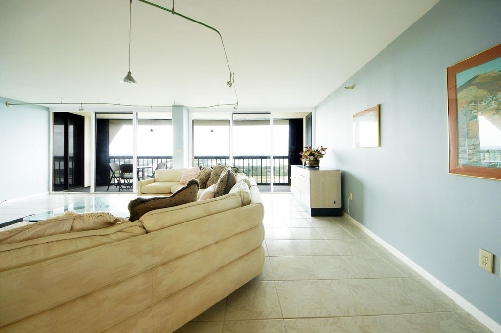 2480 Presidential Way - Photo 2