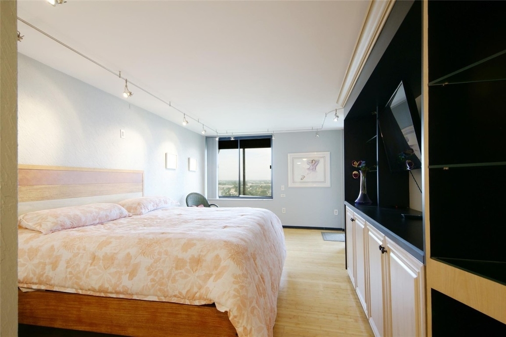 2480 Presidential Way - Photo 25