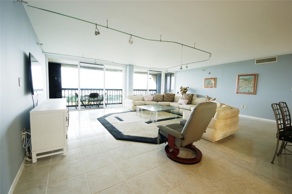 2480 Presidential Way - Photo 3
