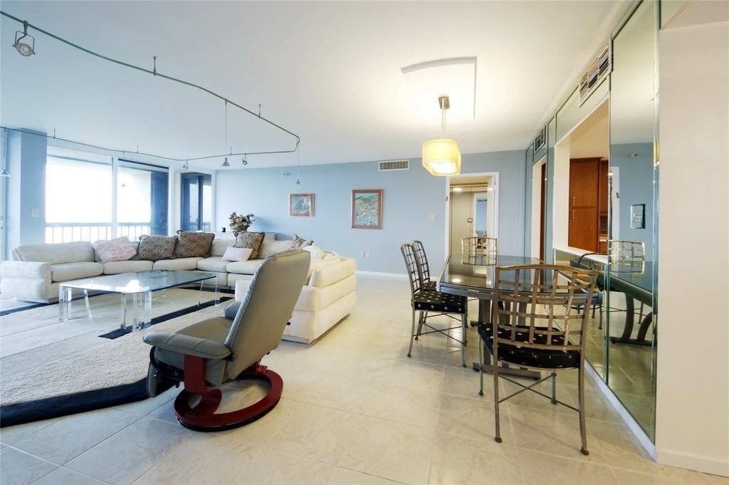 2480 Presidential Way - Photo 4