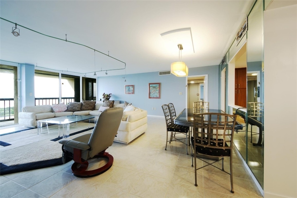 2480 Presidential Way - Photo 6