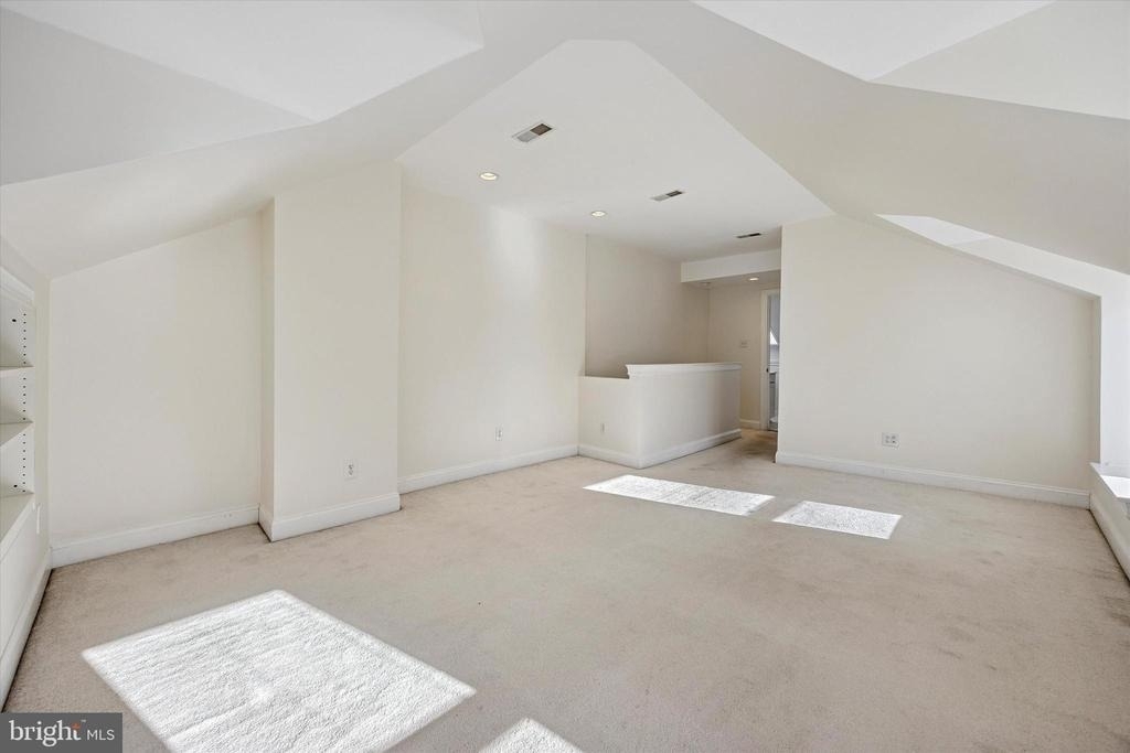 5449 Ridge Avenue - Photo 7