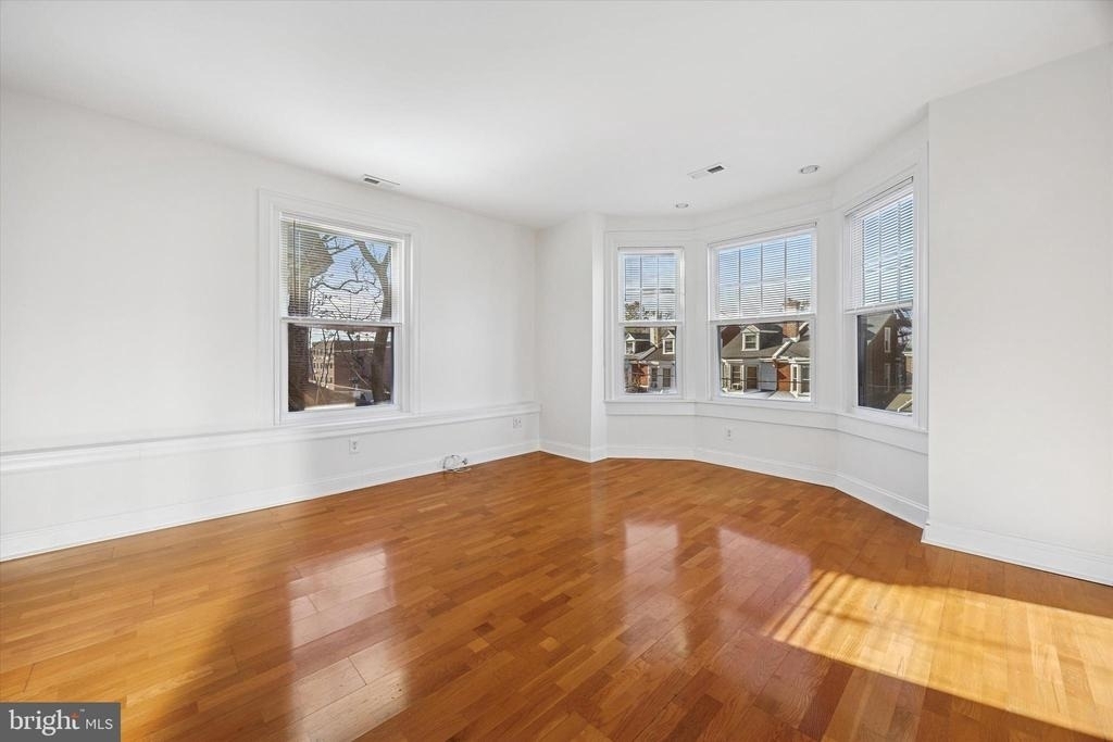 5449 Ridge Avenue - Photo 4