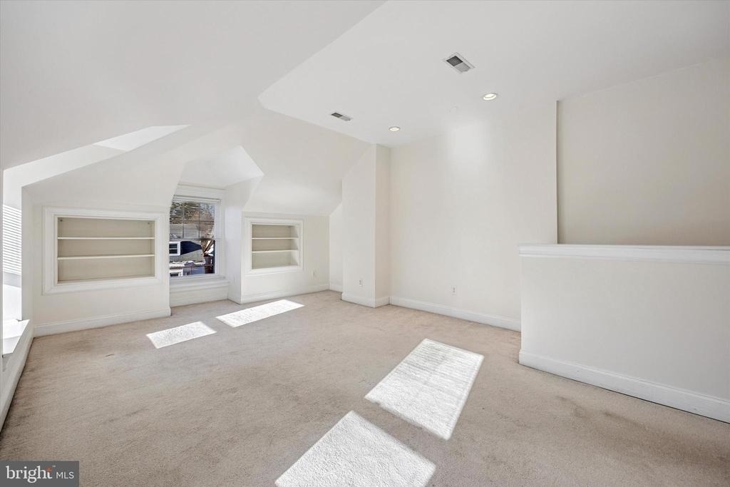 5449 Ridge Avenue - Photo 5