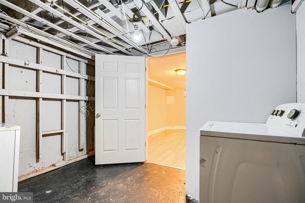165 Hampshire - Photo 29