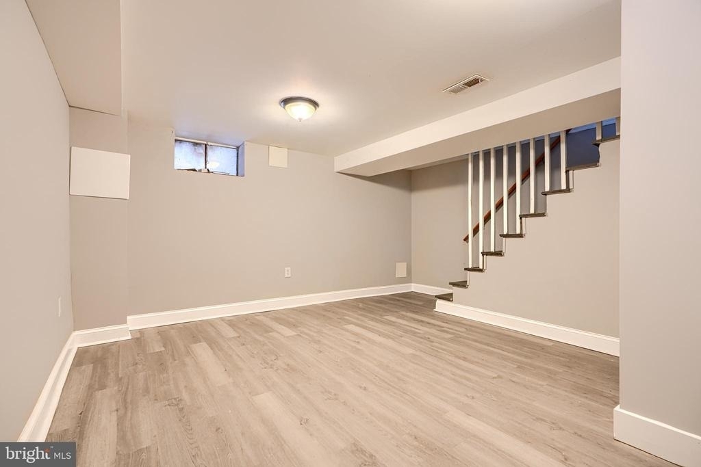 165 Hampshire - Photo 26