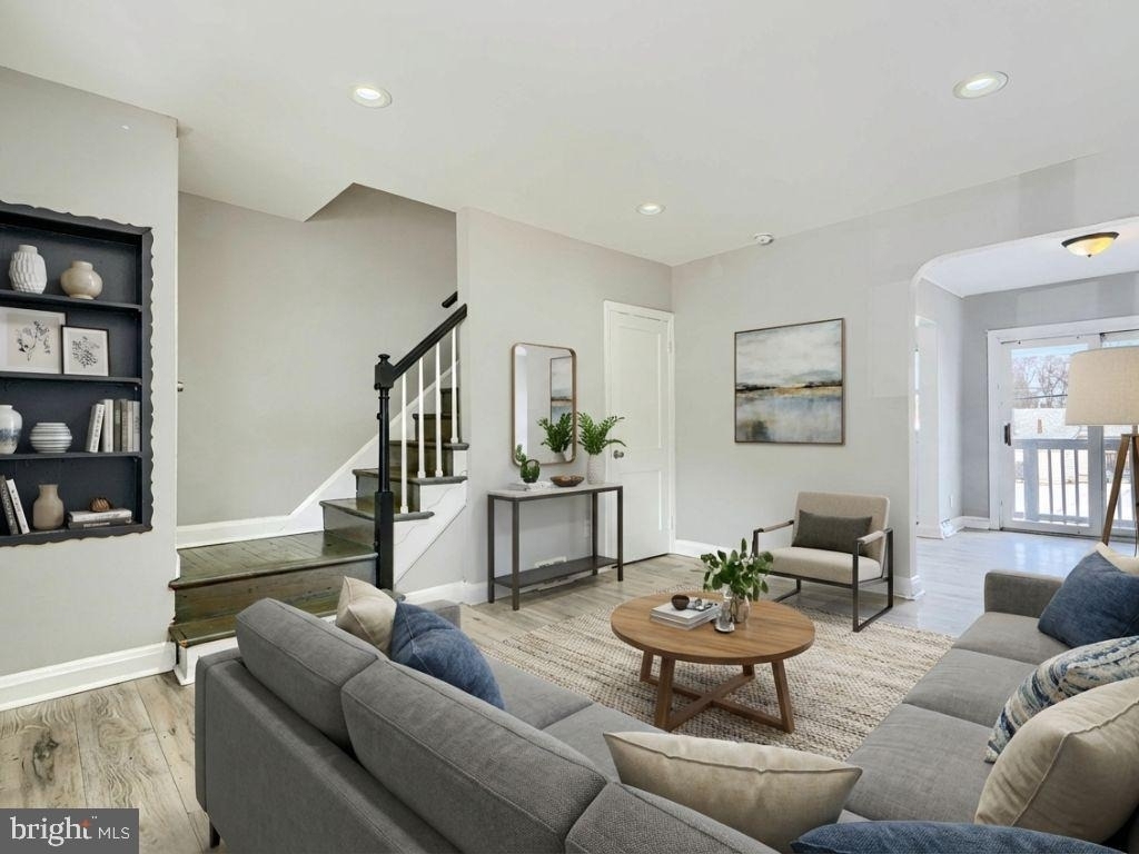 165 Hampshire - Photo 4