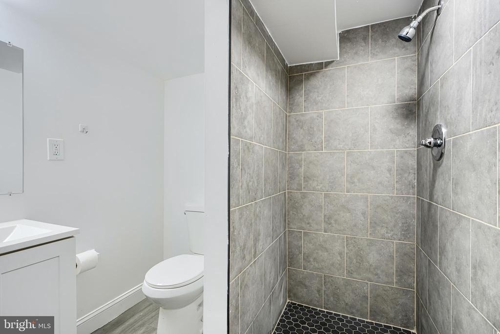 165 Hampshire - Photo 30