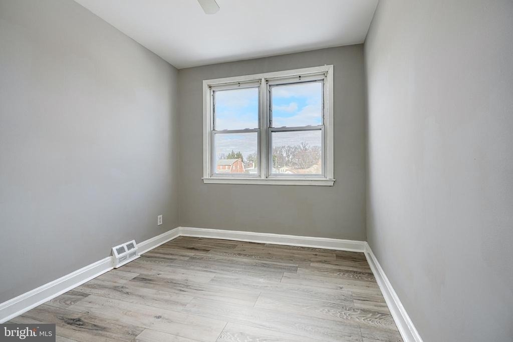 165 Hampshire - Photo 13