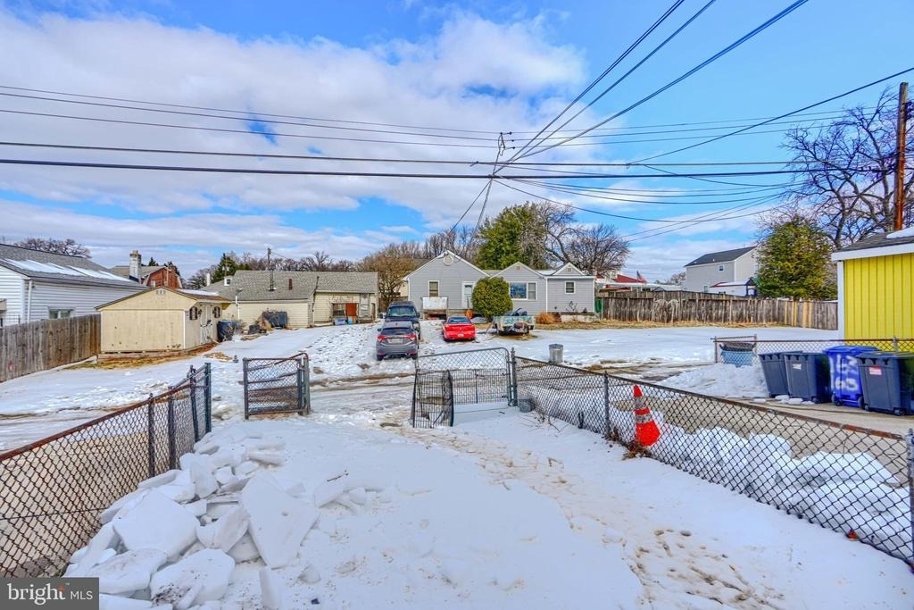 165 Hampshire - Photo 33