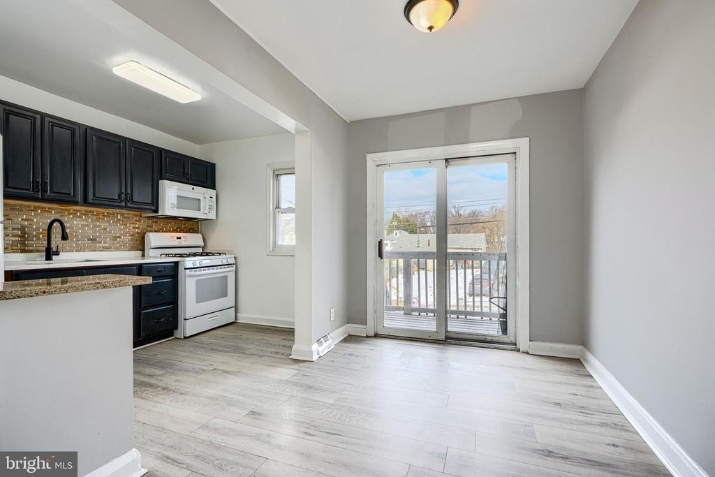165 Hampshire - Photo 7
