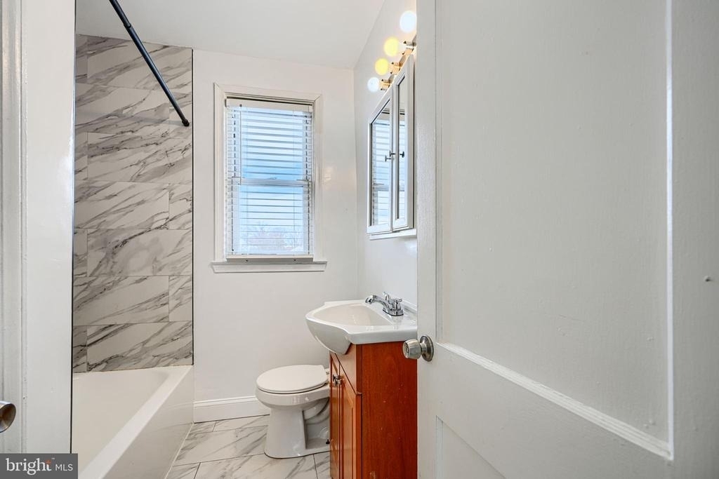 165 Hampshire - Photo 20