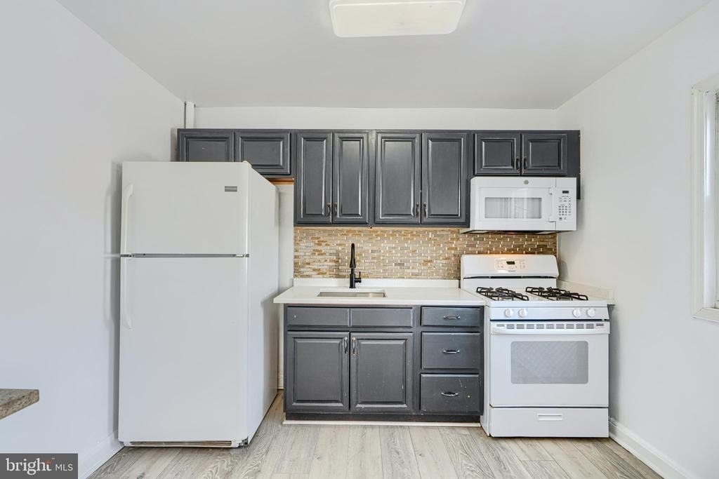 165 Hampshire - Photo 10