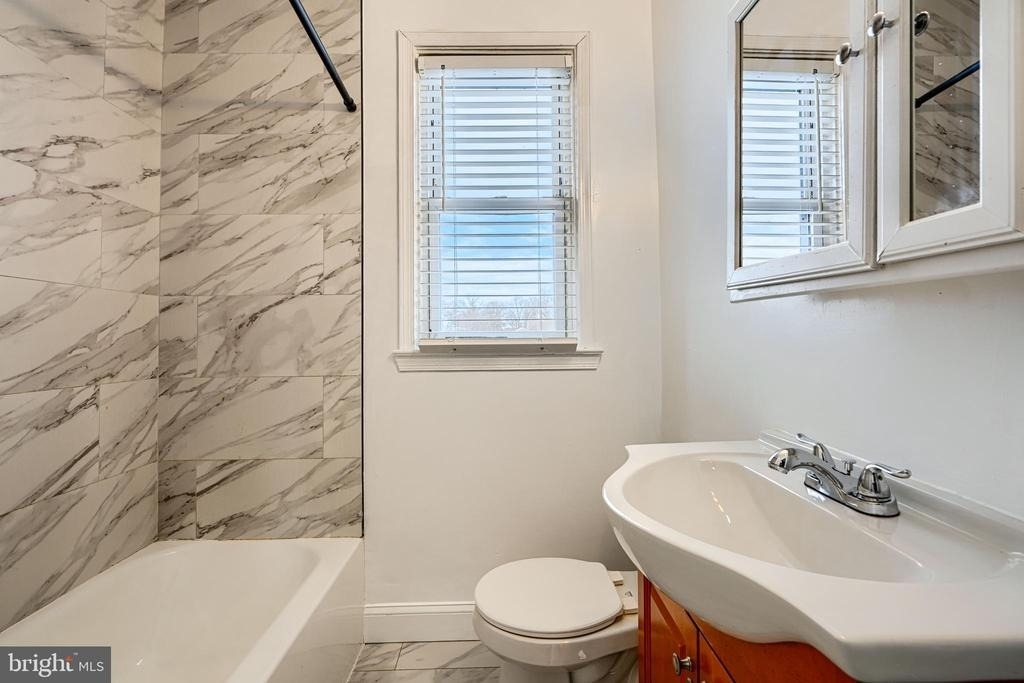 165 Hampshire - Photo 21