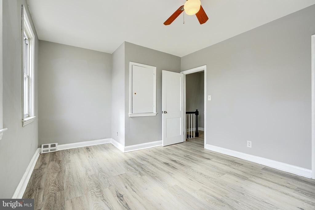165 Hampshire - Photo 17
