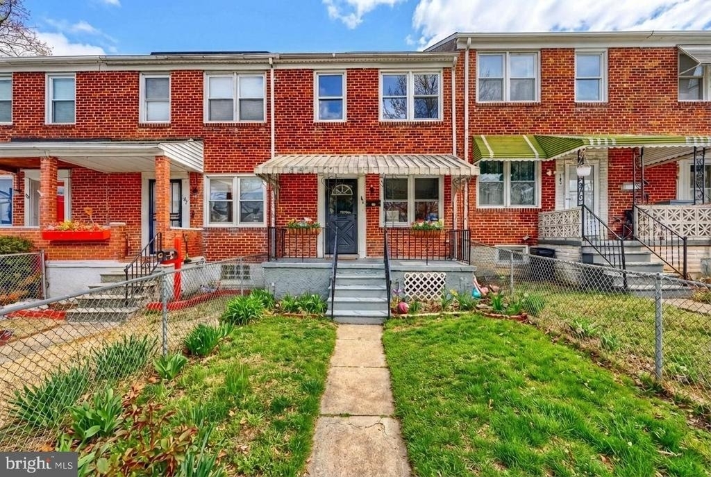 165 Hampshire - Photo 35