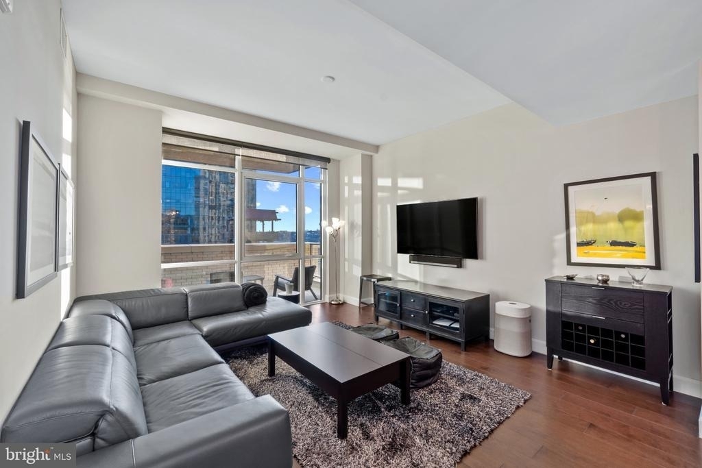 1330 Lancaster Street - Photo 2