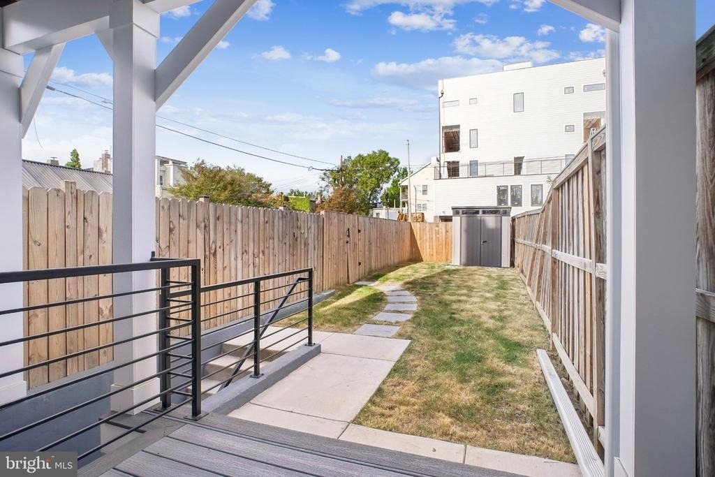 329 16th Street Se - Photo 15