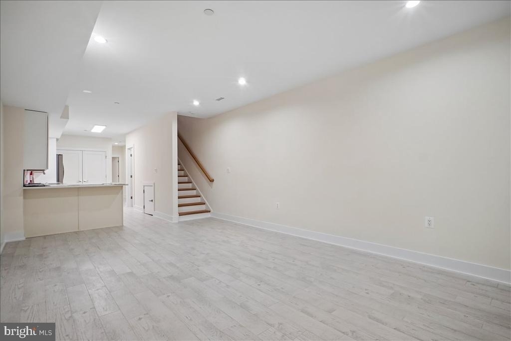 329 16th Street Se - Photo 9