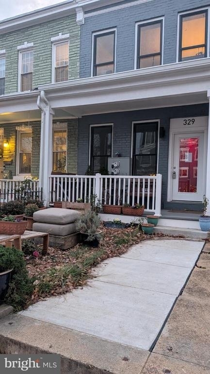 329 16th Street Se - Photo 0