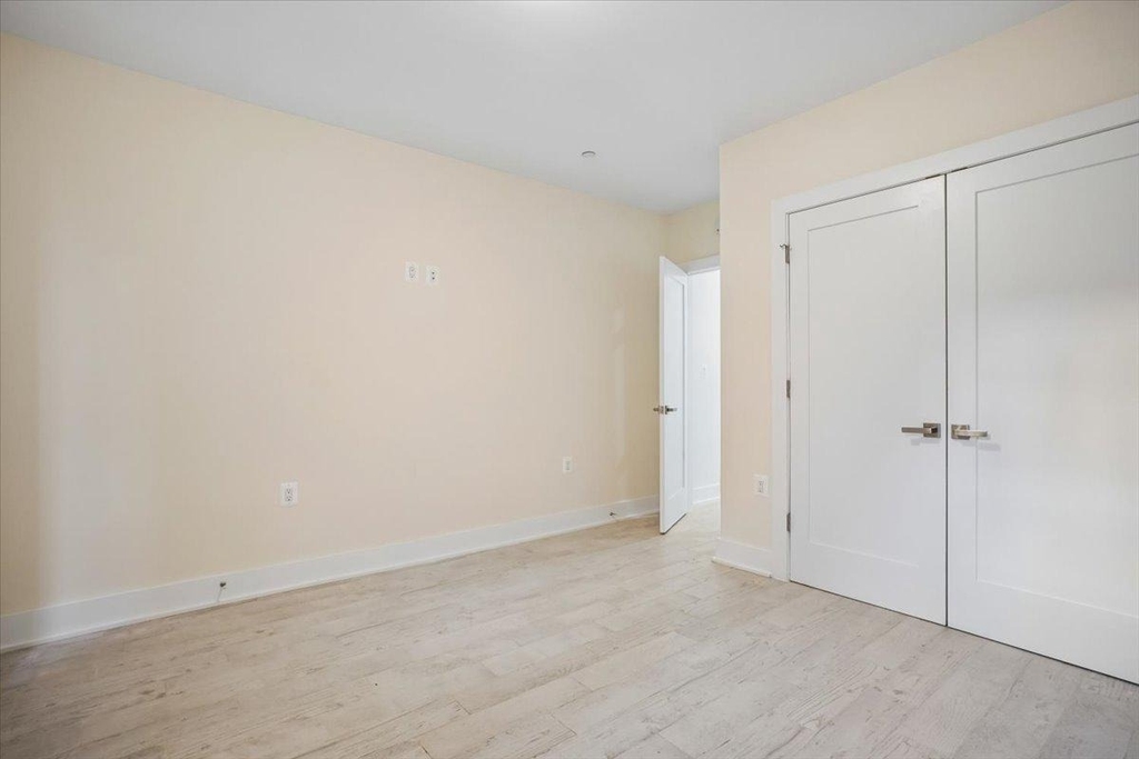 329 16th Street Se - Photo 11