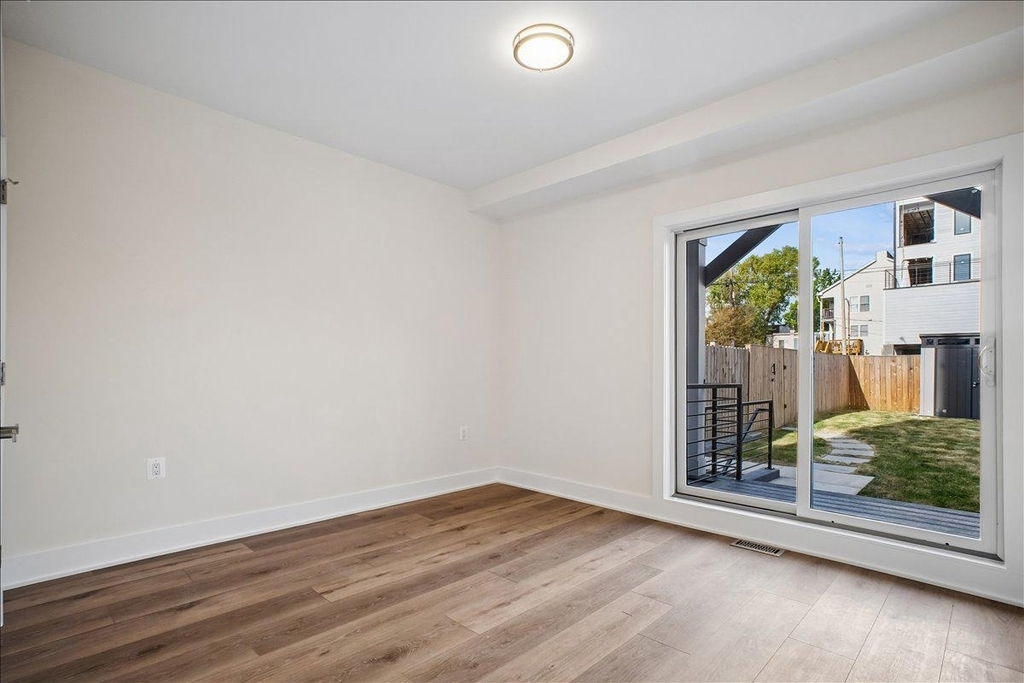 329 16th Street Se - Photo 6