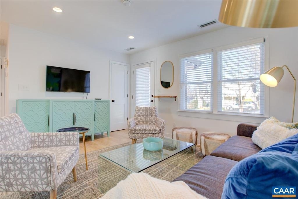 620 Belmont Ave - Photo 2
