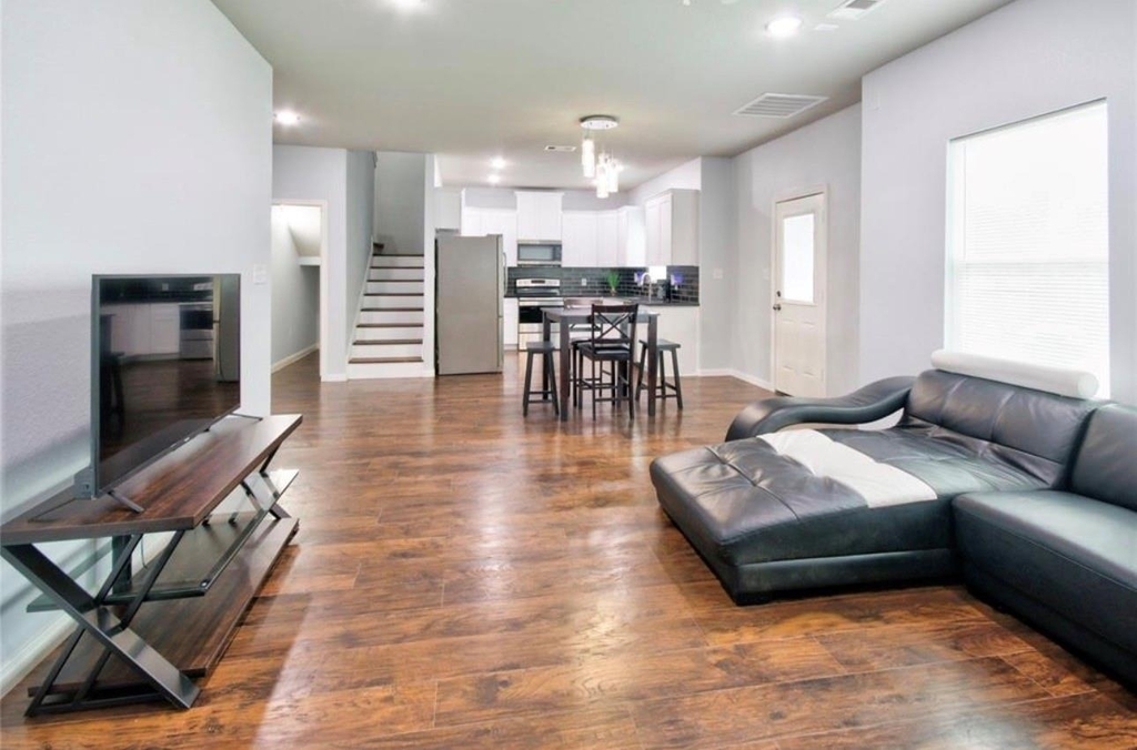 3510 Oleander Avenue - Photo 2