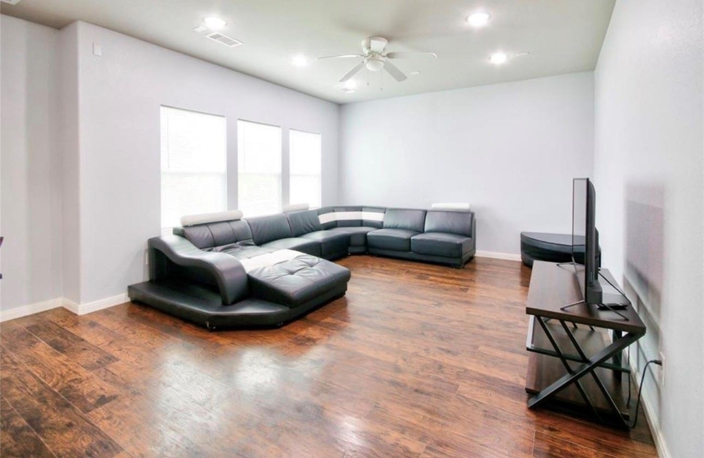 3510 Oleander Avenue - Photo 3