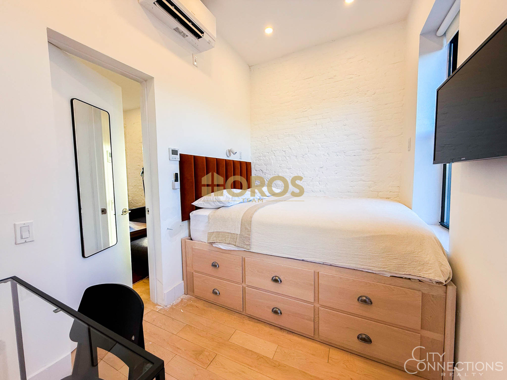 322 East 11th Street - Photo 5