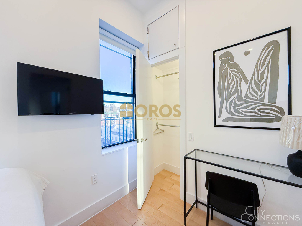322 East 11th Street - Photo 7