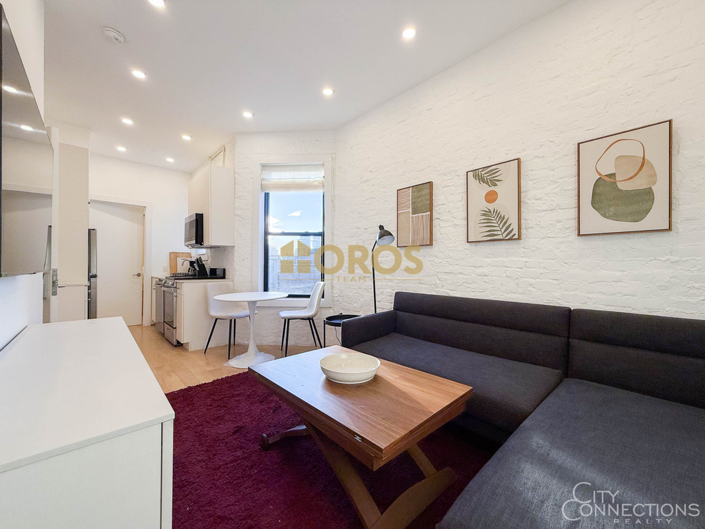 322 East 11th Street - Photo 1