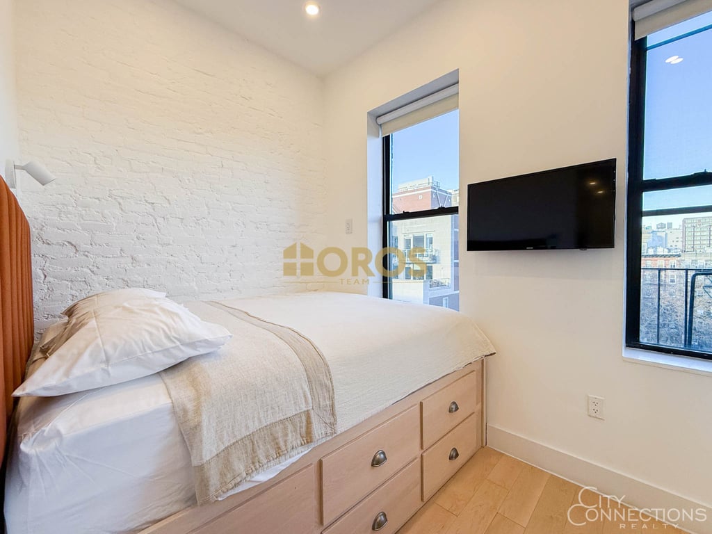 322 East 11th Street - Photo 6