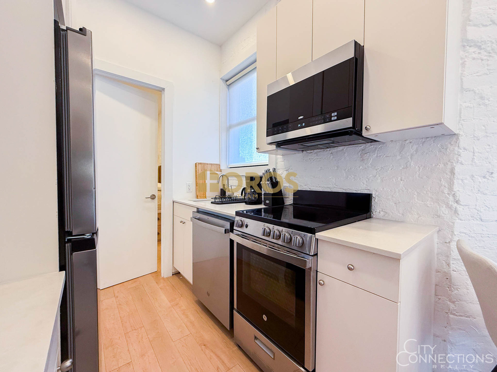 322 East 11th Street - Photo 4